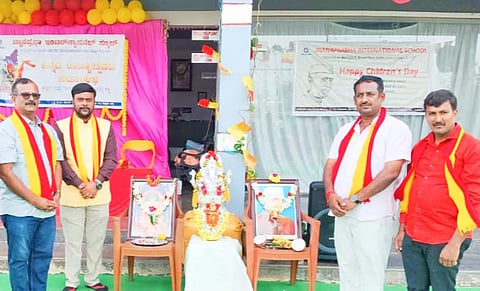 ಹಿರೀಸಾವೆಯ ಜ್ಞಾನಪ್ರಭ ಇಂಟರ್ ನ್ಯಾಷನಲ್ ಶಾಲೆಯಲ್ಲಿ ಕನ್ನಡ ರಾಜ್ಯೋತ್ಸವವನ್ನು ಶನಿವಾರ ವಿಜೃಂಭಣೆಯಿಂದ ಆಚರಿಸಲಾಯಿತು. ಎಚ್.ಎ.ಪ್ರಮೋದ್, ಎ.ಜಿ.ಪ್ರಭಾಕರ್, ಹರೀಶ್, ಪ್ರಾಂಶುಪಾಲ ಸಂಜು ಇದ್ದರು.