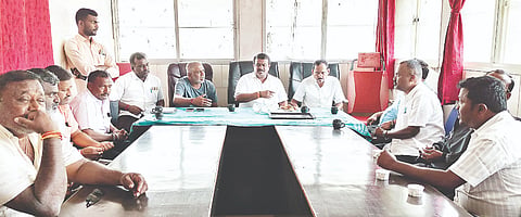 ಹಿರೀಸಾವೆ ಸರ್ಕಾರಿ ಸಮುದಾಯ ಆರೋಗ್ಯ ಕೇಂದ್ರಕ್ಕೆ ಶಾಸಕ ಸಿ.ಎನ್.ಬಾಲಕೃಷ್ಣ ಭೇಟಿ ನೀಡಿದ್ದರು. 