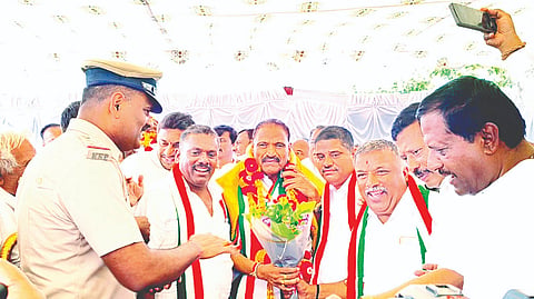 ಹಾಸನ ಜಿಲ್ಲಾ ಉಸ್ತುವಾರಿ ಸಚಿವರಾಗಿ ಅಧಿಕಾರ ವಹಿಸಿಕೊಂಡ ಬಳಿಕ ಮೊದಲ ಬಾರಿಗೆ ಜಿಲ್ಲೆಗೆ ಭೇಟಿ ನೀಡಿದ ಸಚಿವ ಕೆ.ಎಂ. ಶಿವಲಿಂಗೇಗೌಡ ಅವರು, ಬರ ಅಧ್ಯಯನ, ಕಾಡಾನೆ ಸಮಸ್ಯೆ ಮತ್ತು ಕಾಂಗ್ರೆಸ್ ಶಾಸಕರ ಅಸಮಾಧಾನದ ಬಗ್ಗೆ ಪ್ರತಿಕ್ರಿಯೆ ನೀಡಿದರು.