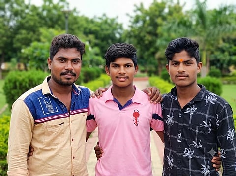 ಸಹೋದರರಾದ ಅಜ್ಜಪ್ಪ, ಯಮನೂರಪ್ಪ, ಮತ್ತು ರಾಜು