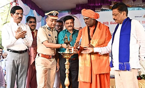 ನಗರದ ಡಾ.ಬಿ.ಆರ್.ಅಂಬೇಡ್ಕರ್ ಉದ್ಯಾನವನದಲ್ಲಿ  ಡಾ.ಬಿ.ಆರ್.ಅಂಬೇಡ್ಕರ್  135ನೇ ಜನ್ಮ‌ ದಿನಾಚರಣೆ ಕಾರ್ಯಕ್ರಮ