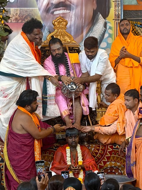 ಈ ವೇಳೆ ವಿವಿಧ ಗ್ರಾಮಗಳ ಪೂಜ್ಯರು,ಮಹಾರಾಷ್ಟ್ರದ ಮಾಜಿ ಸಚಿವ ಸಿದ್ದರಾಮ ಮೇತ್ರೆ, ವಿಶ್ವನಾಥ ರೆಡ್ಡಿ ಮಾಲಿ ಪಾಟೀಲ್, ವೆಂಕಟರೆಡ್ಡಿ ಮಾಲಿ ಪಾಟೀಲ್,ಚನ್ನಪ್ಪಗೌಡ ಮೊಸಂಬಿ, ಬಸವರಾಜ ಶಾಸ್ತ್ರಿ ಶಹಾಪುರ, ಶ್ರೀಶೈಲ್ ಪೀಠದ ವೈದಿಕರು ಸೇರಿದಂತೆಯೇ ಇತರರಿದ್ದರು