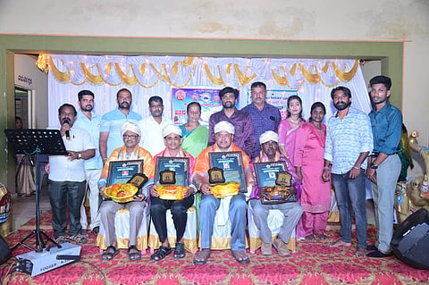 ಶಾಲಾ ವಾರ್ಷಿಕೋತ್ಸವದಲ್ಲಿ ಶಿಕ್ಷಕ ವೃತ್ತಿಯಿಂದ ನಿವೃತ್ತರಾದ ಹೊಸೂರಿನ ಎ. ಕುಚೇಲ್, ಎಚ್.ಡಿ. ರಾಜಕುಮಾರ್, ಸಾಲಿಗ್ರಾಮದ ಹಿಂದಿ ಭಾಷೆ ಶಿಕ್ಷಕ ಯೋಗಣ್ಣ, ದೈಹಿಕ ಶಿಕ್ಷಣ ಶಿಕ್ಷಕ ಸುಬ್ಬೆಗೌಡ ಅವರನ್ನು ಸನ್ಮಾನಿಸಲಾಯಿತು.