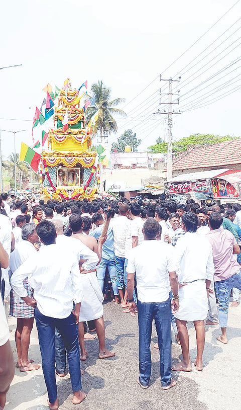 ಕಿತ್ತೂರು ಗ್ರಾಮದಲ್ಲಿ ಶ್ರೀ ದುರ್ಗಾಪರಮೇಶ್ವರಿ ಆದಿಶಕ್ತಿ ಕಿತ್ತೂರಮ್ಮ ರಥೋತ್ಸವ ವಿಜೃಂಭಣೆಯಿಂದ ಜರುಗಿತು. 