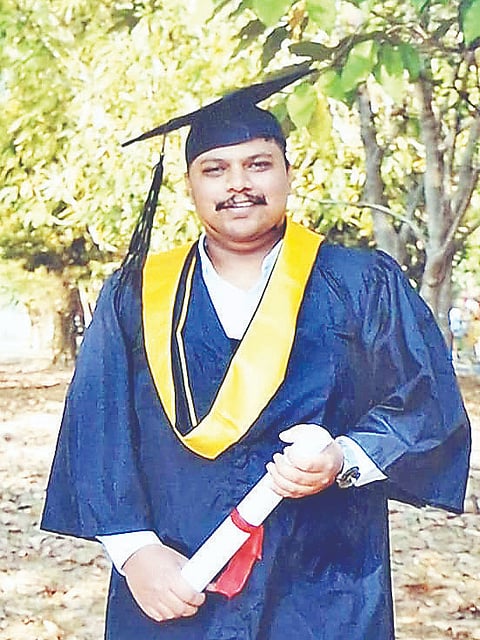 ಹೊಳೆನರಸೀಪುರ ತಾಲೂಕಿನ ಅಣ್ಣೇಚಾಕನಹಳ್ಳಿ ಗ್ರಾಮದ ನಿವಾಸಿ ಮಾಜಿ ಶಾಸಕ ದಿವಂಗತ ಎ.ದೊಡ್ಡೇಗೌಡರ ಮೊಮ್ಮಗ ಎ.ಸಿ.ಗಣೇಶ್‌ಗೌರವ್ ಎಂಎಸ್‌ಡಬ್ಲೂ ಕೋರ್ಸ್ನಲ್ಲಿ ಚಿನ್ನದ ಪದಕ ಪಡೆದಿದ್ದಾರೆ.
