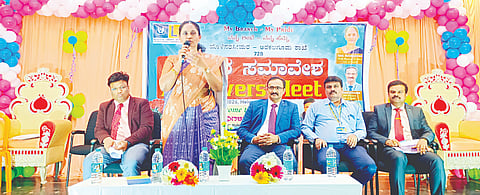 ಹೊಳೆನರಸೀಪುರದ ಎಲ್‌ಐಸಿ ಶಾಖೆ ಆಯೋಜಿಸಿದ್ದ ನಮ್ಮ ಶಾಖೆ ನಮ್ಮ ಹೆಮ್ಮೆ ಸಾಧಕರ ಸಮಾವೇಶದಲ್ಲಿ ಮೈಸೂರು ವಿಭಾಗದ ಹಿರಿಯ ವಿಭಾಗಾಧಿಕಾರಿ ಕೃಷ್ಣವೇಣಿ ಮಾತನಾಡಿದರು. ಜೀವನ್ ಕುಮಾರ್, ಶೀದರಿ ಅಜಿತ್ ಕಿರಣ್, ನಂದೀಶ್, ಅರುಣ್ ಕುಮಾರ್ ಇದ್ದರು.