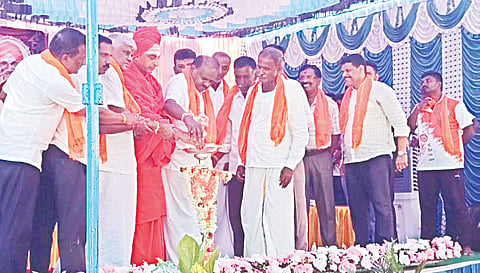ತಾಲೂಕಿನ ಉದ್ದೂರು ಹೊಸಹಳ್ಳಿ ಗ್ರಾಮದಲ್ಲಿ ಶ್ರೀಆಂಜನೇಯಸ್ವಾಮಿ ನೂತನ ದೇವಾಲಯ ಲೋಕಾರ್ಪಣೆಗೊಳಿಸಿದ್ದ ಕಾರ್ಯಕ್ರಮವನ್ನು ಕೇಂದ್ರ ಸಚಿವ ಎಚ್.ಡಿ.ಕುಮಾರಸ್ವಾಮಿ ಉದ್ಘಾಟಿಸಿದರು.