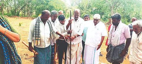 ಹೊಳೆನರಸೀಪುರ  ತಾಲೂಕಿನ ಲಕ್ಕೂರು ಗ್ರಾಮದಲ್ಲಿ ಆಯುಷ್ ಆರೋಗ್ಯ ಉಪ ಕೇಂದ್ರ ಕಟ್ಟಡ ನಿರ್ಮಾಣಕ್ಕೆ ಶಾಸಕ ಎಚ್.ಡಿ. ರೇವಣ್ಣ ಭೂಮಿಪೂಜೆ ನೆರವೇರಿಸಿದರು.