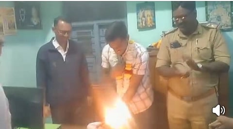 ಪೊಲೀಸ್ ಠಾಣೆಯಲ್ಲಿ ಹುಟ್ಟು ಹಬ್ಬ ಆಚರಣೆ