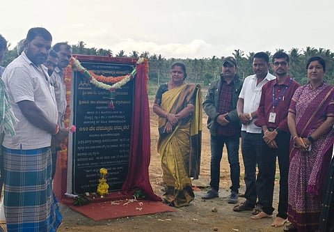 ಹೊಳೆನರಸಿಪುರ ತಾಲೂಕಿನ ಎಡೇಗೌಡನಹಳ್ಳಿ ಗ್ರಾಮದ ಚಾಣನಕಟ್ಟೆ ಅಭಿವೃದ್ಧಿ ನಂತರ ಗ್ರಾಮ ಪಂಚಾಯಿತಿಗೆ ಬುಧವಾರ ಹಸ್ತಾಂತರಿಸಲಾಯಿತು.
