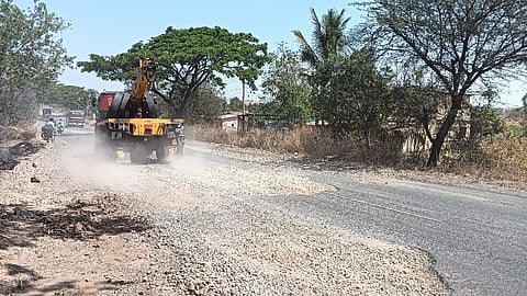 ಹದಗೆಟ್ಟ ರಸ್ತೆಯಲ್ಲಿ ಧೂಳಿನ ಮಜ್ಜನ