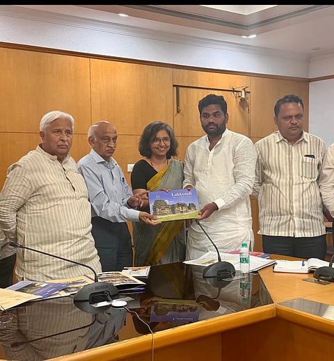 ಲಕ್ಕುಂಡಿ ದೇವಾಲಯಗಳ ಸೆಟಲೈಟ್ ಇಮೆಜಿಂಗ್ ಕುರಿತು ಸಚಿವ ಎಚ್.ಕೆ. ಪಾಟೀಲ ನೇತೃತ್ವದಲ್ಲಿ ವಿಧಾನಸೌಧದಲ್ಲಿ ಸಭೆ ಜರುಗಿತು. ಡಾ.  ಕೆ.ವಿ. ತ್ರಿಲೋಕಚಂದ್ರ, ಪ್ರೊ. ರಾಮನಗೌಡ ನಾಡಗೌಡರ, ಸಿದ್ಧಲಿಂಗೇಶ್ವರ ಪಾಟೀಲ,  ಅ.ಧ. ಕಟ್ಟಿಮನಿ.  ಆರ್. ಶೇಜೇಶ್ವರ, ಸ್ಮಿತಾ ರೆಡ್ಡಿ ಇದ್ದರು.