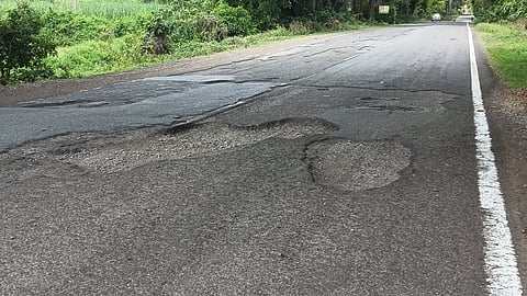 ಲಕ್ಷಾಂತರ ರೂ.ಸುರಿದರೂ ಮುಚ್ಚದ ಗುಂಡಿ