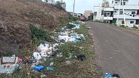 ಚಿಕ್ಕೋಡಿ ನಿಸರ್ಗದ ಅಂದಗೆಡಿಸುತ್ತಿರುವ ಕಸ