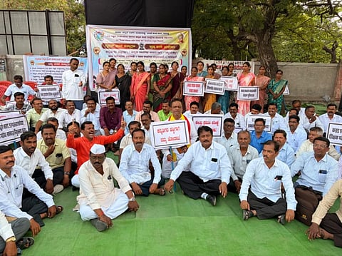 ಗಡಿ ಕನ್ನಡ ಶಿಕ್ಷಕರಿಗೆ ಮರಾಠಿ ಪರೀಕ್ಷೆ ಶಿಕ್ಷೆ