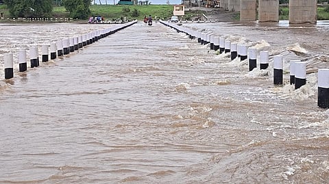 ಕೃಷ್ಣಾ ನದಿ ನೀರು ಹೆಚ್ಚಳ:ಸೇತುವೆ ಮುಳುಗಡೆ