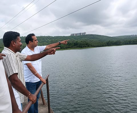 ಪಟ್ಟಣಕುಡಿ ಕೆರೆಗೆ ಗಣೇಶ ಹುಕ್ಕೇರಿ ಭೇಟಿ