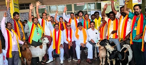 ರಾಮನಗರದ ಕೆಎಸ್ಆರ್ಟಿಸಿ ಬಸ್ ನಿಲ್ದಾಣದಲ್ಲಿ ಕನ್ನಡ ಚಳುವಳಿ ಪಕ್ಷದ ವಾಟಾಳ್ ನಾಗರಾಜ್ ಪ್ರತಿಭಟನೆ ನಡೆಸಿದರು. 
