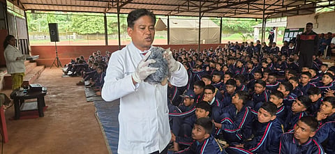 ದೇಹದಾನದ ಮಹತ್ವ ವಿವರಿಸಿದ ಡಾ.ರಾಮಣ್ಣನವರ