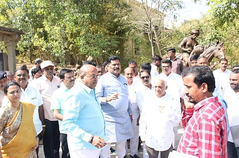 ನಂದಗಡದ ಸಂಗೊಳ್ಳಿ ರಾಯಣ್ಣ ವೀರಭೂಮಿ ಮ್ಯೂಸಿಯಂಗೆ ಶುಕ್ರವಾರ ಸಚಿವ ಶಿವರಾಜ ತಂಗಡಗಿ, ಎಚ್.ಎಂ ರೇವಣ್ಣ ಶುಕ್ರವಾರ ಭೇಟಿ ನೀಡಿದರು.