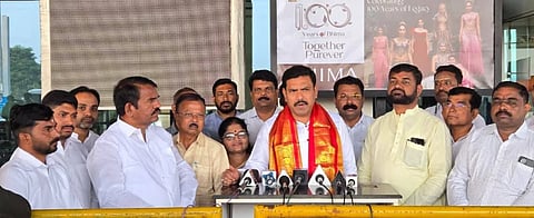 ಬೆಳಗಾವಿ ವಿಮಾನ ನಿಲ್ದಾಣದಲ್ಲಿ ಬಿ.ವೈ.ವಿಜಯೇಂದ್ರ ಮಾಧ್ಯಮಗಳೊಂದಿಗೆ ಮಾತನಾಡಿದರು.