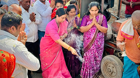 ಬೆಳಗಾವಿ ಗ್ರಾಮೀಣ ಕ್ಷೇತ್ರದಲ್ಲಿ ಅಭಿವೃದ್ಧಿ ಕಾಮಗಾರಿಗಳಿಗೆ ಸಚಿವೆ ಲಕ್ಷ್ಮೀ ಹೆಬ್ಬಾಳ್ಕರ್ ಭಾನುವಾರ ಪೂಜೆ ಸಲ್ಲಿಸಿದರು.