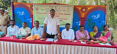 ಸಕಲೇಶಪುರ ತಾಲೂಕಿನ ಯಸಳೂರು ಪ್ರಾದೇಶಿಕ ವಲಯದಲ್ಲಿ ಮುಂಚೂಣಿ ಅರಣ್ಯ ಸಿಬ್ಬಂದಿ ವಸತಿಗೃಹ ನಿರ್ಮಾಣ ಕಾಮಗಾರಿಗೆ ಶಾಸಕ ಸಿಮೆಂಟ್ ಮಂಜು ಭೂಮಿಪೂಜೆ ನೆರವೇರಿಸಿ ಮಾತನಾಡಿದರು.