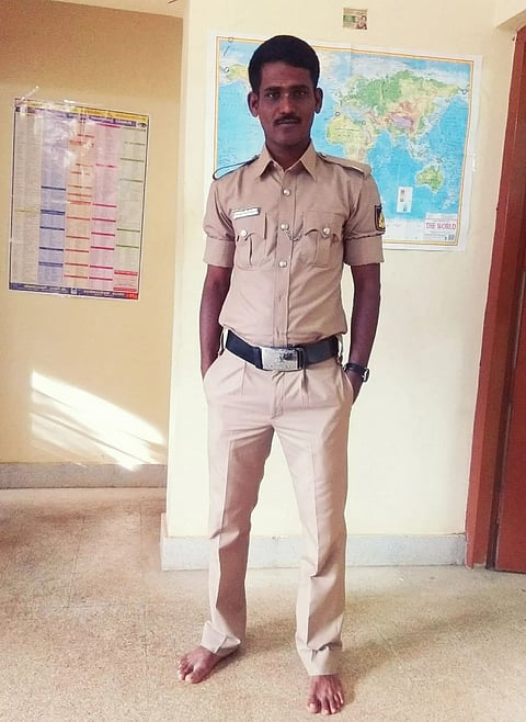 Car police constable sucide shootout