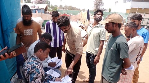 ದೂರಿನ ಹಿನ್ನೆಲೆಯಲ್ಲಿ ಚನ್ನಪಟ್ಟಣದಲ್ಲಿ ಕೆಲವರ ದಾಖಲೆ ಪರಿಶಿಲನೆ ನಡೆಸಿದ ಆಂತರಿಕ ಭದ್ರತಾ ವಿಭಾಗದ ಸಿಬ್ಬಂದಿ. 