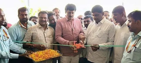 ತಾಲೂಕಿನ ಭೂಹಳ್ಳಿ ಗ್ರಾಮದ ಹಾಲು ಉತ್ಪಾದಕರ ಸಹಕಾರ ಸಂಘದ ಆವರಣದಲ್ಲಿ  ಎನ್‌ಪಿಡಿಡಿ ಯೋಜನೆಯಡಿ ನಿರ್ಮಾಣವಾಗಿರುವ ೫೦೦೦ ಲೀಟರ್ ಸಾಮರ್ಥ್ಯದ ಬಿ.ಎಂ.ಸಿ. ಕೇಂದ್ರವನ್ನು ಬಮುಲ್ ಅಧ್ಯಕ್ಷ ಡಿ.ಕೆ.ಸುರೇಶ್ ಹಾಗೂ ಶಾಸಕ ಸಿ.ಪಿ.ಯೋಗೇಶ್ವರ್ ಉದ್ಘಾಟಿಸಿದರು.