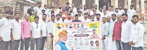 ನರೇಂದ್ರ ಮೋದಿ ಅವರು ಪ್ರಧಾನಿಯಾಗಿ 12 ವರ್ಷಗಳ ಕಾಲ ಪೂರೈಸಿದ್ದರಿಂದ ಸುರಪುರನ ಶ್ರೀ ವೇಣುಗೋಪಾಲ ಸ್ವಾಮಿ ದೇವಸ್ಥಾನದಲ್ಲಿ ಬುಧವಾರ ಬಿಜೆಪಿ ಕಾರ್ಯಕರ್ತರು ವಿಶೇಷ ಪೂಜೆ ಸಲ್ಲಿಸಿದರು.