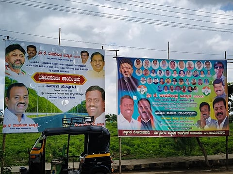 ತಾಲೂಕಿನ ಭಾಗ್ಯನಗರದ ಸಾಯಿಬಾಬ ದೇವಸ್ಥಾನದ ಮುಂದೆ ಹಾಕಲಾಗಿದ್ದ ಮಾಜಿ ಸಿಎಂ ಸಿದ್ದರಾಯ್ಯ ಇಲ್ಲದ ಬ್ಯಾನರ್​ಗಳು