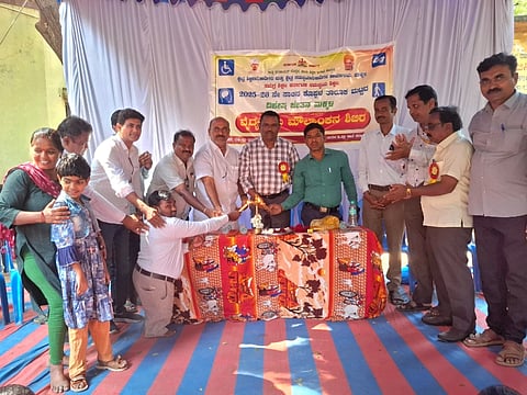 ಕೊಪ್ಪಳದಲ್ಲಿ ಹಮ್ಮಿಕೊಂಡಿದ್ದ ಅಂಗವಿಕಲ ಮಕ್ಕಳ ವೈದ್ಯಕಿಯ ತಪಾಸಣೆ ಶಿಬಿರವನ್ನು ಬಿಇಒ ಹನುಮಂತಪ್ಪ ಉದ್ಘಾಟಿಸಿದರು. ಪ್ರಮುಖರಾದ ಶರಣಬಸನಗೌಡ ಪಾಟೀಲ್​, ಬೀರಪ್ಪ ಅಂಡಗಿ, ಮಲ್ಲಿಕಾರ್ಜುನ ಪೂಜಾರ, ಬಲರಾಮ ಪೂಜಾರ ಇತರರಿದ್ದರು. 