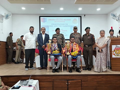 ನಗರದ ಲಿಂಗರಾಜ ಕಾಲೇಜಿನಲ್ಲಿ ಗಣರಾಜ್ಯೋತ್ಸವ ಪಥಸಂಚಲನದಲ್ಲಿ ಸಾಧನೆ ಮಾಡಿದ ಧೀರಜ್  ಭಾವಿಮನೆ ಹಾಗೂ ಸೈನಿಕ ಶಿಬಿರದಲ್ಲಿ ಸಾಧನೆ ಮಾಡಿದ ಓಂಕಾರ ಲೋಗಾವಿ ಅವರನ್ನು ಸತ್ಕರಿಸಲಾಯಿತು. ಸುನೀಲ ದಾಗರ, ಮಹೇಶ ಗುರನಗೌಡರ, ಡಾ.ಎಚ್.ಎಸ್.ಮೇಲಿನಮನಿ ಇತರರಿದ್ದರು.