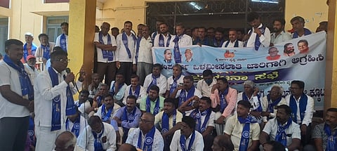 ಒಳ ಮೀಸಲಾತಿಗೆ ಒತ್ತಾಯಿಸಿ ದೊಡ್ಡಬಳ್ಳಾಪುರದ ತಾಲೂಕು ಕಚೇರಿ ಬಳಿ ಮಾದರ ಸಭಾದಿಂದ ಪ್ರತಿಭಟನೆ ಮಾಡಲಾಯಿತು. ಮಾದರ ಮಾಹಾಸಭೆ ಜಿಲ್ಲಾಧ್ಯಕ್ಷ ಎಚ್​.ಎಂ.ಸುಬ್ಬರಾಜು, ಉಪಾಧ್ಯಕ್ಷ ವಿ.ನಾರಾಯಣಸ್ವಾಮಿ, ಖಂಜಾಜಿ ಎಂ.ವೆಂಕಟೇಶ್​, ತೂಬಗೆರೆ ಹೋಬಳಿ ಅಧ್ಯಕ್ಷ ನಾಗರಾಜು, ಉಪಾಧ್ಯಕ್ಷ ಲಘುಮೇನಹಳ್ಳಿ ಮಂಜುನಾಥ್​ ಇದ್ದರು.