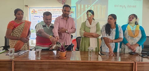 ಕಾರ್ಯಾಗಾರಕ್ಕೆ ಗ್ರಾಮ ಪಂಚಾಯಿತಿ ಅಭಿವೃದ್ಧಿ ಅಧಿಕಾರಿ ಮಂಜಳಾ ಚಾಲನೆ ನೀಡಿದರು. ಅನ್ನಪೂರ್ಣೇಶ್ವರಿ ಸಂಸ್ಥೆಯ ಮ್ಯಾನೇಜಿಂಗ್ ಟ್ರಸ್ಟಿ ಸೌಮ್ಯಾ, ಪಂಚಾಯಿತಿ ಕಾರ್ಯದರ್ಶಿ ಪುನೀತ್, ಎನ್.ಆರ್.ಎಲ್.ಎಂ ಮೇಲ್ವಿಚಾರಕಿ ಪುಷ್ಪಾ ಮತ್ತಿತರರಿದ್ದರು.