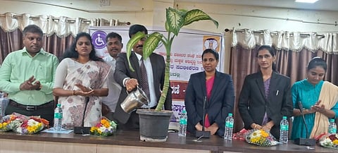 ಕೂಡ್ಲಿಗಿಯಲ್ಲಿ ವಿಶ್ವ ವಿಕಲಚೇತನರ ದಿನಾಚರಣೆ ಕಾರ್ಯಕ್ರಮಕ್ಕೆ ಹಿರಿಯ ಸಿವಿಲ್ ನ್ಯಾಯಾಧೀಶ ಜೆ.ಯೋಗೇಶ್ ಚಾಲನೆ ನೀಡಿದರು. 