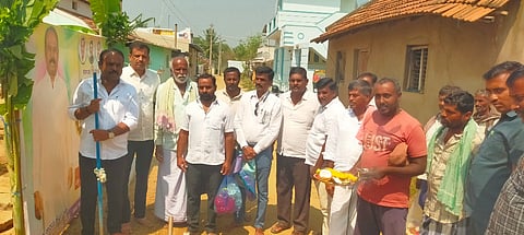 ಮದ್ದೂರು ತಾಲೂಕಿನ ತಿಪ್ಪೂರು ಗ್ರಾಮದಲ್ಲಿ ರಸ್ತೆ ಅಭಿವೃದ್ಧಿ ಕಾಮಗಾರಿಗೆ ಶಾಸಕ ಕೆ.ಎಂ.ಉದಯ್ ಚಾಲನೆ ನೀಡಿದರು. ಚಲುವರಾಜು, ತಿಪ್ಪೂರು ರಾಜೇಶ್, ಮುತ್ತುರಾಜು, ಮಹೇಂದ್ರ ಇದ್ದರು.