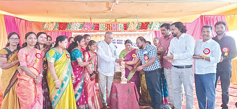 ರಾಯಬಾಗ ಪಟ್ಟಣದ ಎಸ್‌ಪಿಎಂ ಆನಂದಿಬಾಯಿ ಬಾಲಕಿಯರ ಪ್ರೌಢಶಾಲೆ ಮತ್ತು ಸಂಯುಕ್ತ ಪದವಿಪೂರ್ವ ಕಾಲೇಜಿನ ಸ್ನೇಹಸಮ್ಮೇಳನವನ್ನು ಅಮರಸಿಂಹ ಪಾಟೀಲ ಉದ್ಘಾಟಿಸಿದರು. ಎಸ್.ಎಂ.ಐಹೊಳೆ, ಎಸ್.ಎಸ್.ಶಿಂಗಾಡಿ ಇತರರಿದ್ದರು.