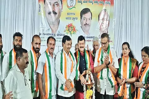 ಸಾಗರದಲ್ಲಿ ಬ್ಲಾಕ್ ಕಾಂಗ್ರೆಸ್ ಏರ್ಪಡಿಸಿದ್ದ ಎಸ್‌ಐಆರ್ ಪ್ರಗತಿ ಪರಿಶೀಲನಾ ಸಭೆಯನ್ನು ಶಾಸಕ ಗೋಪಾಲಕೃಷ್ಣ ಬೇಳೂರು ಉದ್ಘಾಟಿಸಿದರು. ಆಯನೂರು ಮಂಜುನಾಥ್, ಚಂದ್ರಪ್ಪ ಕಲಸೆ, ಬಿ.ಆರ್.ಜಯಂತ್, ಎನ್.ಉಷಾ ಇತರರಿದ್ದರು.