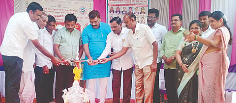 ಜಾಲಿಹಾಳ ಗ್ರಾಮದ ಡಾ.ಅಂಬೇಡ್ಕರ್ ವಸತಿ ಶಾಲೆಯಲ್ಲಿ ಮಂಗಳವಾರ ಏರ್ಪಡಿಸಿದ್ದ ಎಸ್ಸೆಸ್ಸೆಲ್ಸಿ ವಿದ್ಯಾರ್ಥಿಗಳ ಬೀಳ್ಕೊಡುಗೆ ಕಾರ್ಯಕ್ರಮವನ್ನು ಗಂಗಾವತಿ ಎಸ್‌ಕೆಎನ್‌ಜಿ ಸರ್ಕಾರಿ ಪದವಿ ಕಾಲೇಜಿನ ಅತಿಥಿ ಉಪನ್ಯಾಸಕ ಪವನಕುಮಾರ್ ಗುಂಡೂರು 