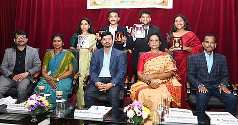 ಸಿಎಫ್‌ಟಿಆರ್‌ಐನಲ್ಲಿ ಸೋಮವಾರ ಐಎಸ್‌ಎಂಟಿ ಕೋರ್ಸ್‌ನಲ್ಲಿ ರ‌್ಯಾಂಕ್ ಪಡೆದ ವಿದ್ಯಾರ್ಥಿಗಳಿಗೆ ಪದಕವನ್ನು ಪ್ರದಾನ ಮಾಡಲಾಯಿತು. ಡಾ.ಶೈಲಜಾ ಡೊನೆಂಪುಡಿ, ಡಾ.ಗಿರಿಧರ್ ಪರ್ವತಂ, ಡಾ.ಸುರೇಶ್ ಡಿ.ಸಖರೆ, ಡಾ.ರೇವತಿ ಭಾಸ್ಕರನ್,  ಎಂ.ಶರವಣ್ ಇದ್ದರು.