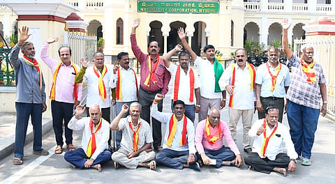 ಕರ್ನಾಟಕ ರಾಜ್ಯ ಸಂಯುಕ್ತ ಅಕ್ಷರ ದಾಸೋಹ ಕಾರ್ಮಿಕರ ಸಂಘದಿಂದ ಧರಣಿ