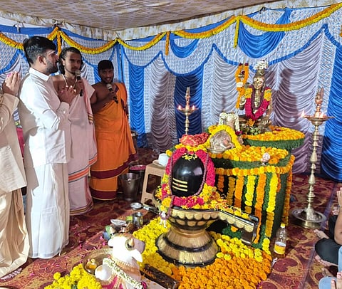 ಬಸವಮಾರ್ಗ ವ್ಯಸನಮುಕ್ತ ಮತ್ತು ಪುನರ್ವಸತಿ ಕೇಂದ್ರದಲ್ಲಿ ಶಿವನಿಗೆ ವಿಶೇಷ ಪೂಜೆ ಸಲ್ಲಿಸಲಾಯಿತು. ಎಸ್.ಬಸವರಾಜು, ಸಾಗರ್, ಪುರುಷೋತ್ತಮ್ ಇತರರು ಇದ್ದರು.