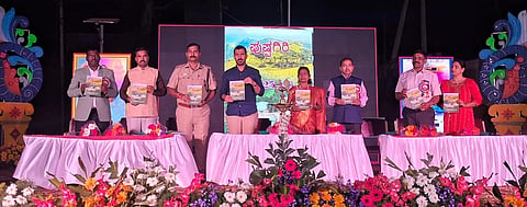 ಸೋಮವಾರಪೇಟೆ ತಾಲೂಕಿನ ತೋಳೂರುಶೆಟ್ಟಳ್ಳಿ-ಹರಪಳ್ಳಿ ಗ್ರಾಮದ ಡಾ. ಬಿ. ಆರ್.ಅಂಬೇಡ್ಕರ್ ಬಾಲಕಿಯರ ವಸತಿ ಶಾಲೆಯ ವಾರ್ಷಿಕೋತ್ಸವದ ಅಂಗವಾಗಿ ಹೊರತಂದಿರುವ ಪುಷ್ಪಗಿರಿ ಸ್ಮರಣ ಸಂಚಿಕೆಯನ್ನು ಶಾಸಕ ಡಾ.ಮಂತರ್‌ಗೌಡ ಬಿಡುಗಡೆಗೊಳಿಸಿದರು. ಭವಾನಿ, ಚಂದ್ರಶೇಖರ್ ರೆಡ್ಡಿ, ಪರಮೇಶ್, ರುಬಿನಾ, ಚಂದ್ರಶೇಖರ್ ಇದ್ದರು.