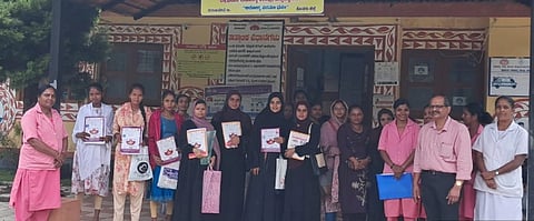   ಚೆನ್ನಯನಕೋಟೆ ಪ್ರಾಥಮಿಕ ಆರೋಗ್ಯ ಕೇಂದ್ರದಲ್ಲಿ ಗರ್ಭಿಣಿಯರಿಗೆ ಸಮಗ್ರ ಆರೋಗ್ಯ ತಪಾಸಣೆ ನಡೆಸಲಾಯಿತು. ಡಾ.ಶಿವಪ್ಪ ಎಸ್.ಗೋಟ್ಯಾಳ ಇತರರಿದ್ದರು.