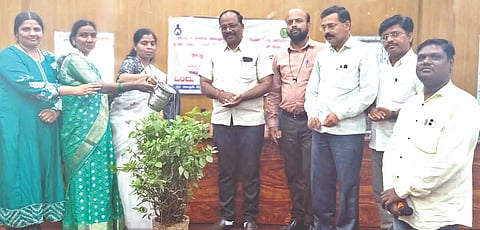 ಔರಾದ್​ ತಾಲೂಕು ಸಮರ್ಥ ಸೌಧದಲ್ಲಿ ಶುಕ್ರವಾರ ಹಮ್ಮಿಕೊಂಡಿದ್ದ ಬಾಲ್ಯ ವಿವಾಹ ನಿಷೇಧ ಕಾಯ್ದೆ ಒಂದು ದಿನದ ಅರಿವಿನ ಕಾರ್ಯಕ್ರಮಕ್ಕೆ ತಾಪಂ ಎಡಿ ಶಿವಕುಮಾರ ಘಾಟೆ ಚಾಲನೆ ನೀಡಿದರು. ಶಾರದಾ ಕಲ್ಮಾಕರ, ರಾಜಕುಮಾರ ಹಲಮಡಗೆ, ಗೌರಿ ಶಂಕರ ಪರ್ತಾಪೂರೆ, ಪ್ರಶಾಂತ ಬಿರಾದರ, ಭಾಗ್ಯಶ್ರೀ, ಸಂಗೀತಾ ಹೊಳಕಡೆ, ರಾಜೇಶ್ರೀ, ಸುನೀಲಕುಮಾರ ವಾಮಾರೆ ಇದ್ದರು