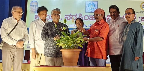 ಬೆಳಗಾವಿಯಲ್ಲಿ ಕೆ.ಎಸ್.ಎನ್ ಟ್ರಸ್ಟ್ ಆಯೋಜಿಸಿರುವ ಗೀತ ಗಾಯನ ತರಬೇತಿಯನ್ನು ಮಂಗಳವಾರ ಸರಜೂ ಕಾಟ್ಕರ್ ಉದ್ಘಾಟಿಸಿದರು. 