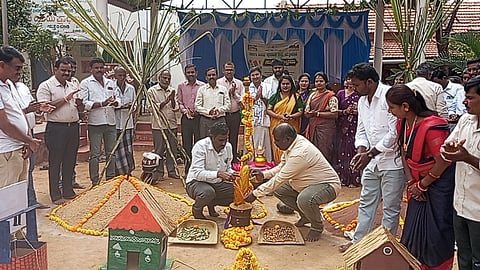  ಯತ್ತಂಬಾಡಿ ಸರ್ಕಾರಿ ಪ್ರಾಥಮಿಕ ಶಾಲಾ ಆವರಣದಲ್ಲಿ ಸುಗ್ಗಿ ಸಂಭ್ರಮ ಕಾರ್ಯಕ್ರಮಕ್ಕೆ ಗಣ್ಯರು ಚಾಲನೆ ನೀಡಿದರು. ಹೇಮಂತ್, ಯರಾಮು ವಿಶ್ವನಾಥ, ಭಾಗ್ಯಮ್ಮ,  ರಮೇಶ್, ಸೋಮಶೇಖರ್, ಶಿವಲಿಂಗೇಗೌಡ ಇದ್ದರು.