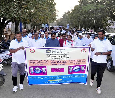  ಹಾಸನ ನಗರದ ಜಿಲ್ಲಾ ಕ್ರೀಡಾಂಗಣದ ಆವರಣದಲ್ಲಿ ರಿಸರ್ವ್ ಬ್ಯಾಂಕ್ ಆಫ್ ಇಂಡಿಯಾ, ಹಾಸನ ಜಿಲ್ಲಾ ಲೀಡ್ ಬ್ಯಾಂಕ್ ಹಾಗೂ ವಿವಿಧ ಬ್ಯಾಂಕುಗಳ ಸಹಯೋಗದಲ್ಲಿ ಜಾಗೃತಿ ಜಾಥಾ ಆಯೋಜಿಸಲಾಗಿತ್ತು. 
